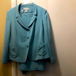 Jones New York suit aqua 18W Women skirt & blazer